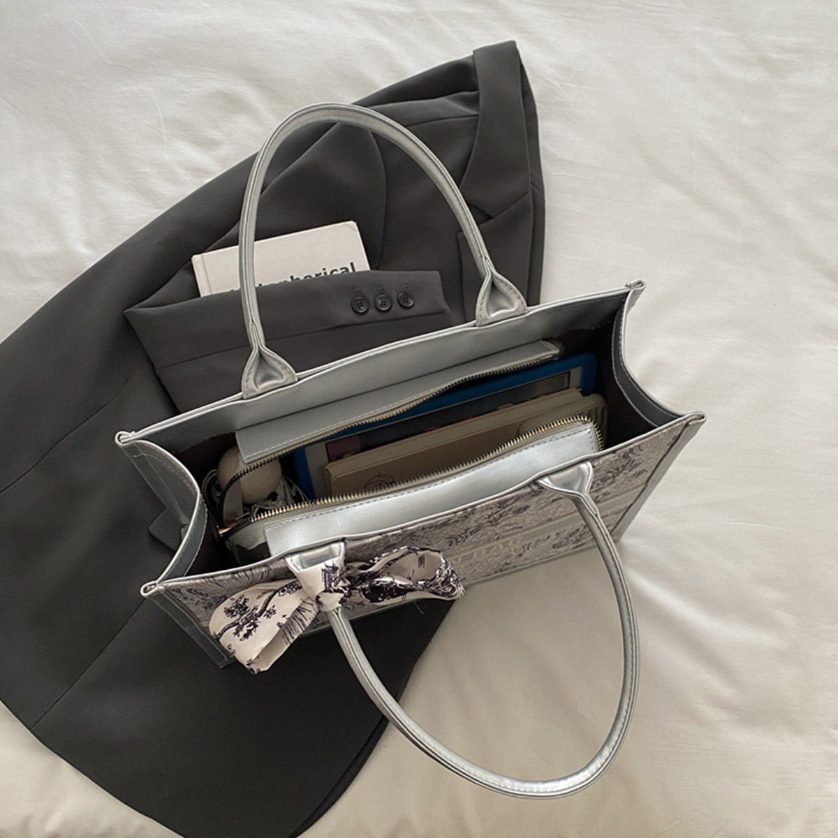 Luxury Elegant Women Tote Bag  - Leatherwork Letters 评论和价格